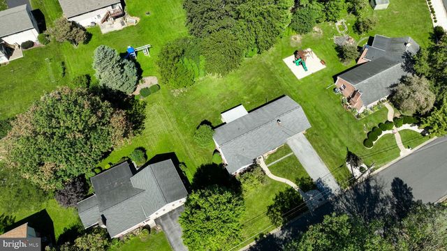 42 OAK LN, Stevens, PA 17578