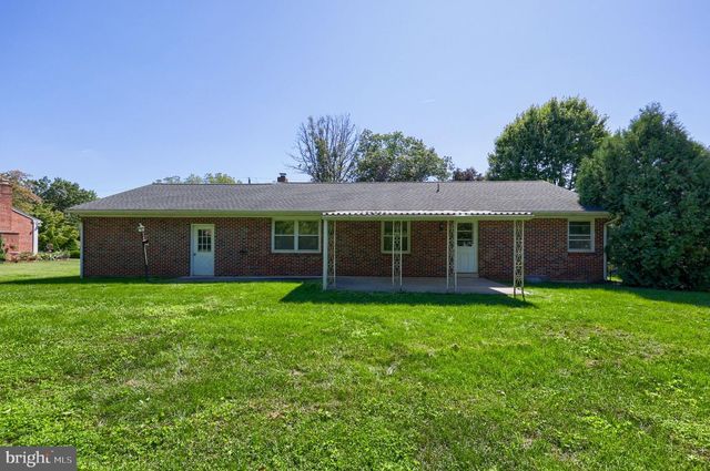 42 OAK LN, Stevens, PA 17578