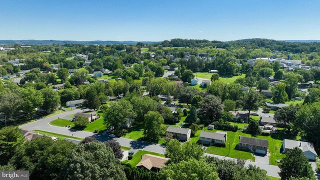 42 OAK LN, Stevens, PA 17578