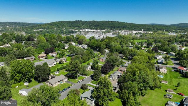 42 OAK LN, Stevens, PA 17578
