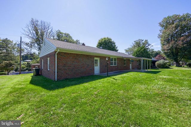 42 OAK LN, Stevens, PA 17578