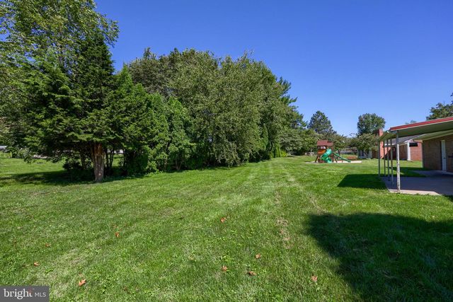 42 OAK LN, Stevens, PA 17578