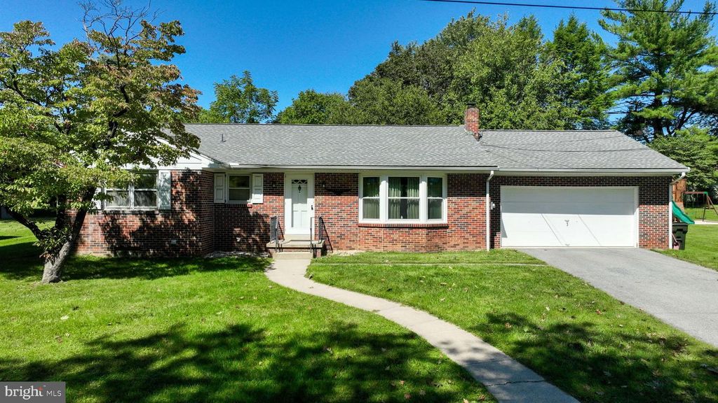 42 OAK LN, Stevens, PA 17578