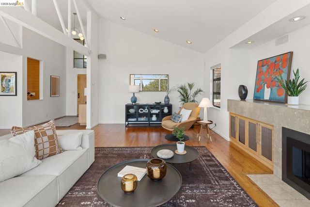 2920 Avalon Ave, Berkeley, CA 94705