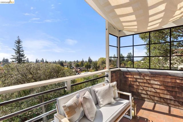 2920 Avalon Ave, Berkeley, CA 94705
