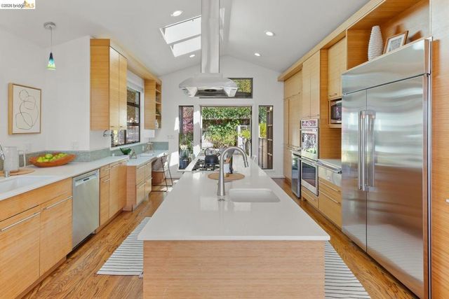 2920 Avalon Ave, Berkeley, CA 94705