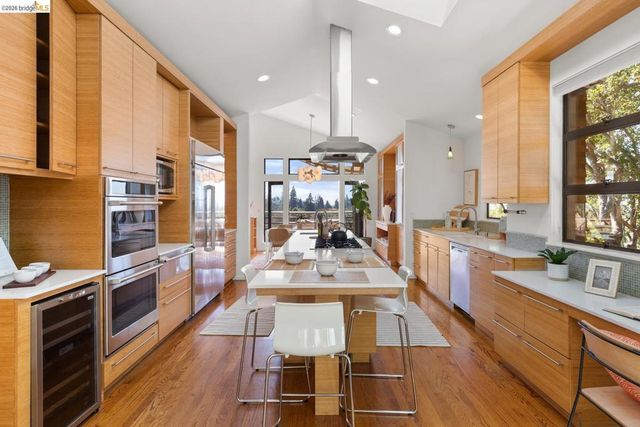 2920 Avalon Ave, Berkeley, CA 94705