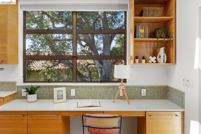 2920 Avalon Ave, Berkeley, CA 94705
