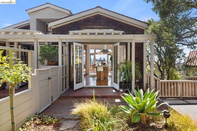 2920 Avalon Ave, Berkeley, CA 94705