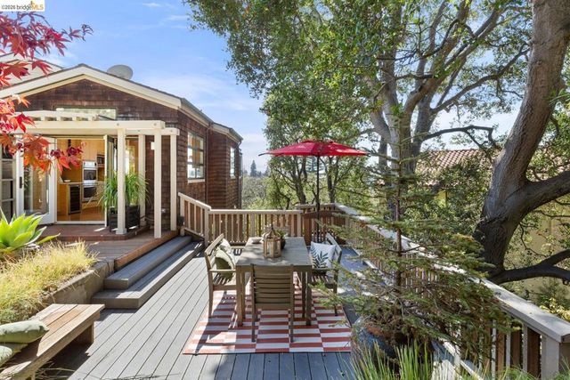 2920 Avalon Ave, Berkeley, CA 94705