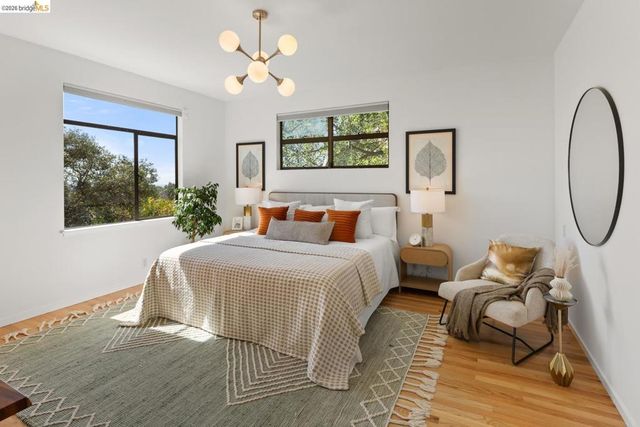 2920 Avalon Ave, Berkeley, CA 94705