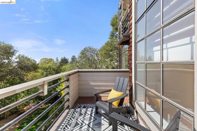 2920 Avalon Ave, Berkeley, CA 94705