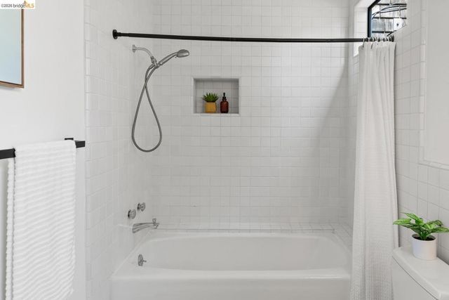 2920 Avalon Ave, Berkeley, CA 94705