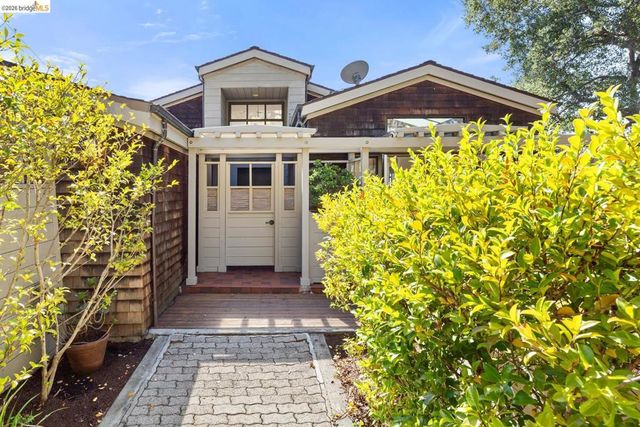 2920 Avalon Ave, Berkeley, CA 94705