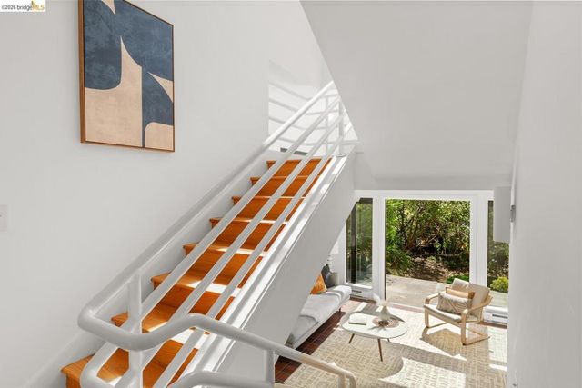 2920 Avalon Ave, Berkeley, CA 94705
