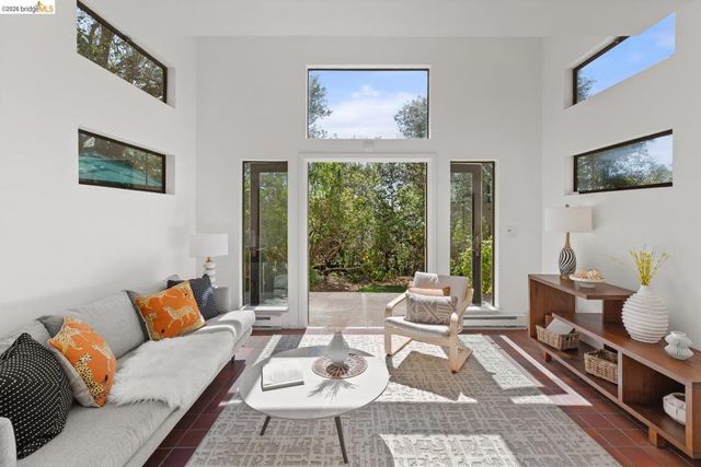 2920 Avalon Ave, Berkeley, CA 94705