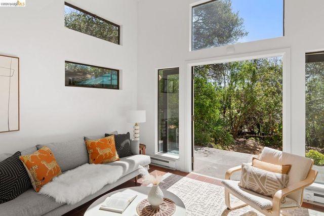 2920 Avalon Ave, Berkeley, CA 94705