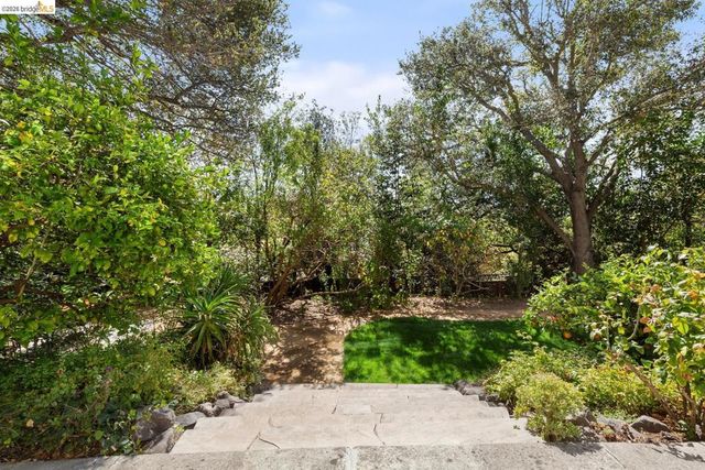 2920 Avalon Ave, Berkeley, CA 94705