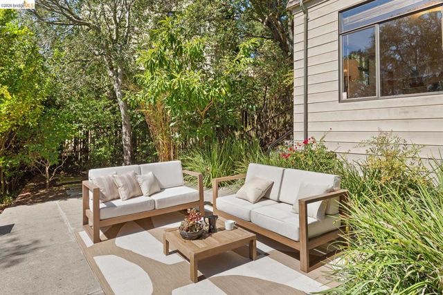 2920 Avalon Ave, Berkeley, CA 94705