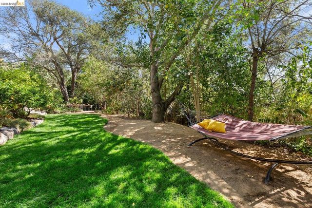 2920 Avalon Ave, Berkeley, CA 94705