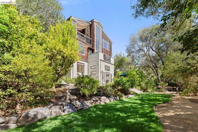 2920 Avalon Ave, Berkeley, CA 94705
