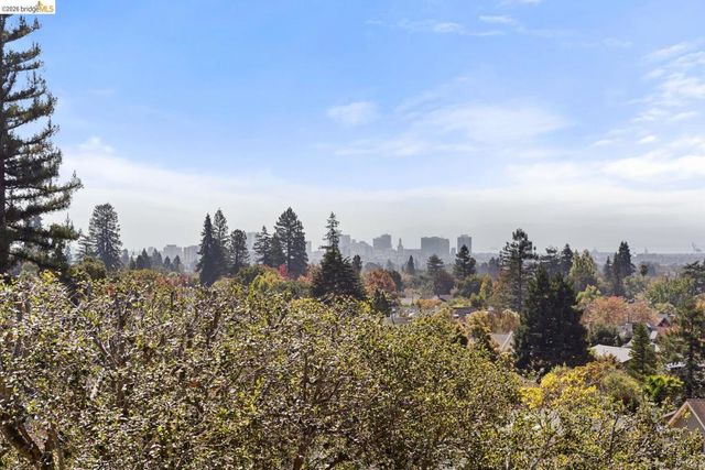 2920 Avalon Ave, Berkeley, CA 94705
