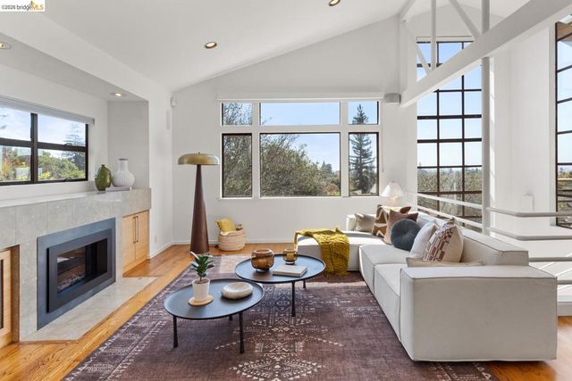 2920 Avalon Ave, Berkeley, CA 94705