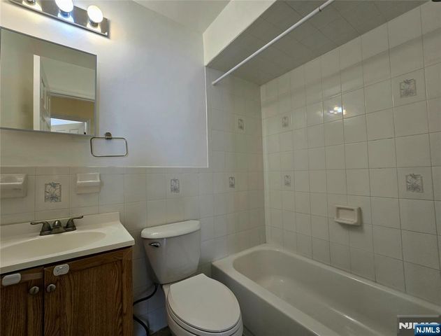 22 Wakeman Avenue 2nd fl., Newark, NJ 07104