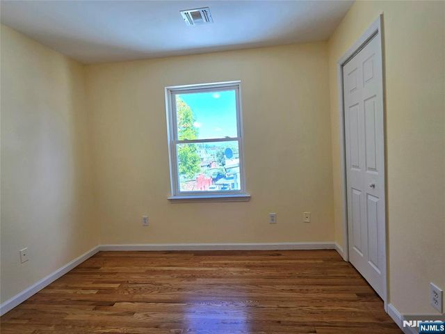22 Wakeman Avenue 2nd fl., Newark, NJ 07104