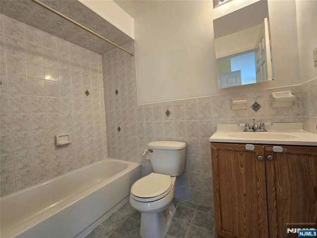 22 Wakeman Avenue 2nd fl., Newark, NJ 07104