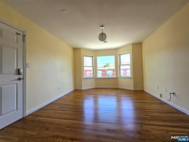 22 Wakeman Avenue 2nd fl., Newark, NJ 07104