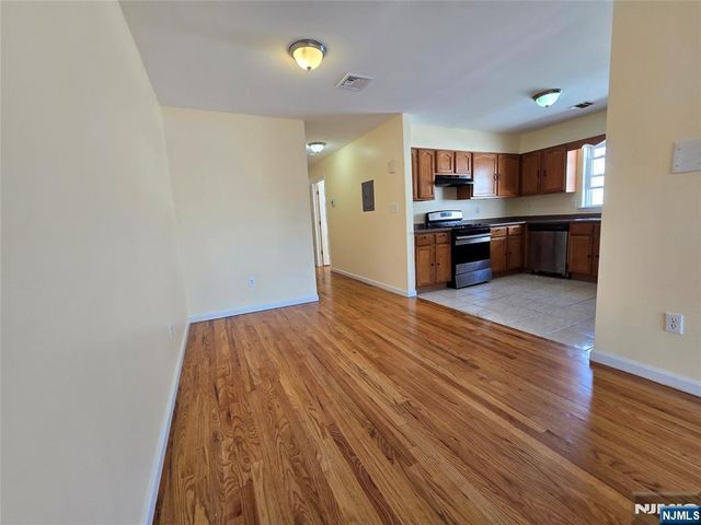 22 Wakeman Avenue 2nd fl., Newark, NJ 07104