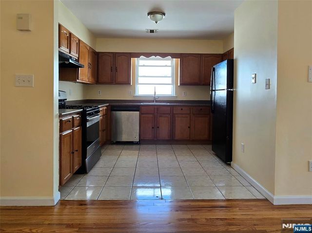 22 Wakeman Avenue 2nd fl., Newark, NJ 07104