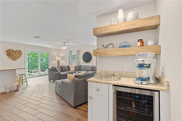 3 Crooked LN # 23, Naples, FL 34112