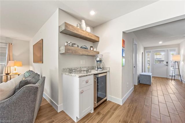 3 Crooked LN # 23, Naples, FL 34112