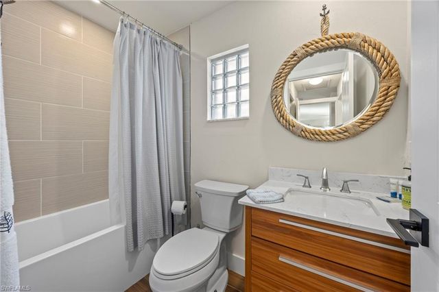 3 Crooked LN # 23, Naples, FL 34112