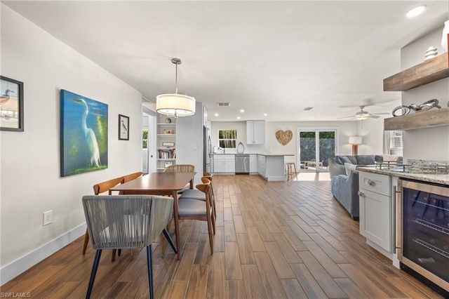 3 Crooked LN # 23, Naples, FL 34112