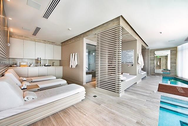 19575 Collins Ave 16, Sunny Isles Beach, FL 33160