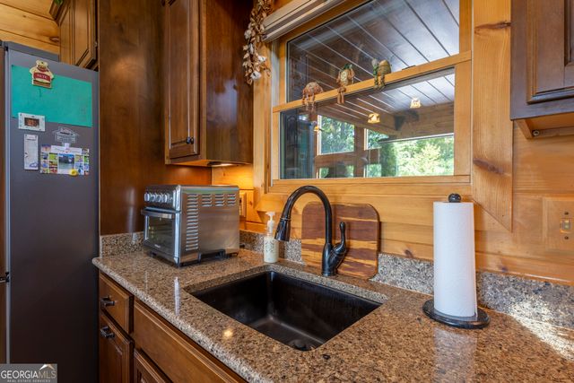 194 Squirrel Chase, Morganton, GA 30560