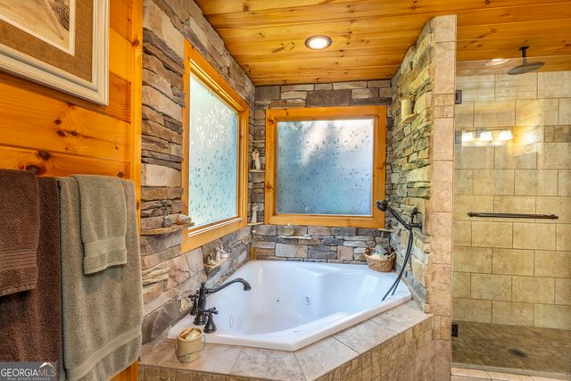 194 Squirrel Chase, Morganton, GA 30560