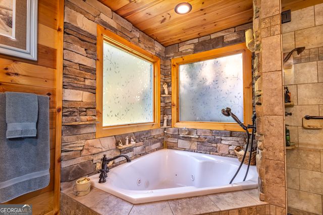 194 Squirrel Chase, Morganton, GA 30560