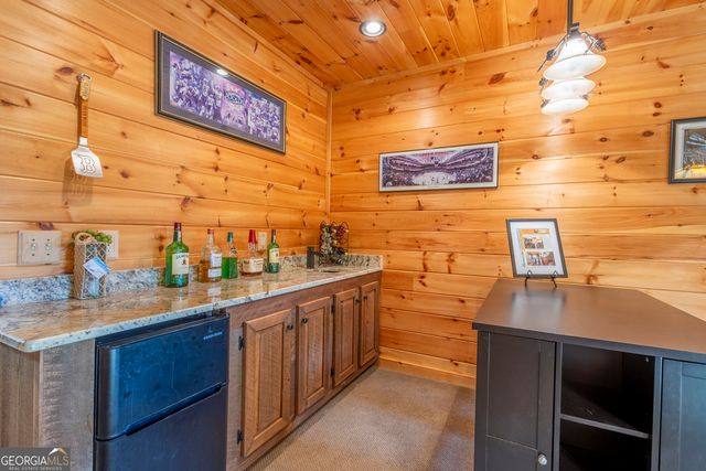 194 Squirrel Chase, Morganton, GA 30560