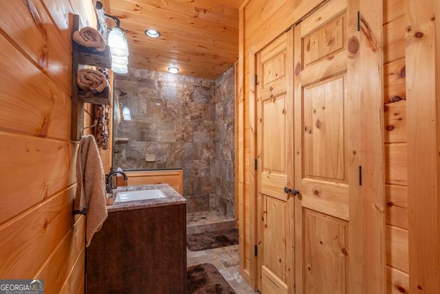 194 Squirrel Chase, Morganton, GA 30560