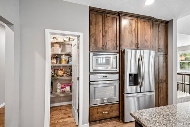 14318 Shore Crest Drive NW, Prior Lake, MN 55372