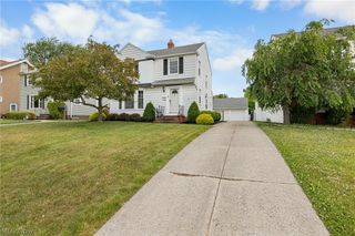 7920 Parmenter Drive, Parma, OH 44129