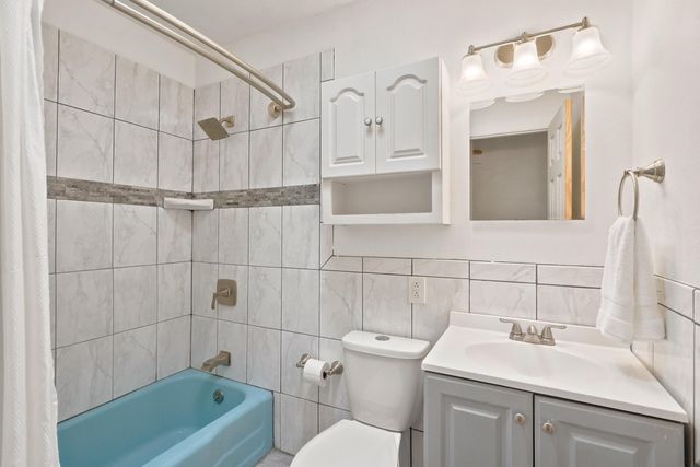 2722 June Street NE, Albuquerque, NM 87112