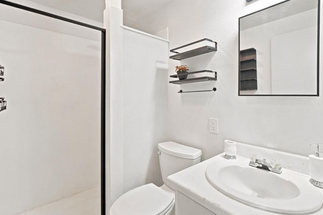 2722 June Street NE, Albuquerque, NM 87112