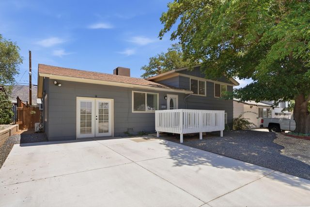 2722 June Street NE, Albuquerque, NM 87112