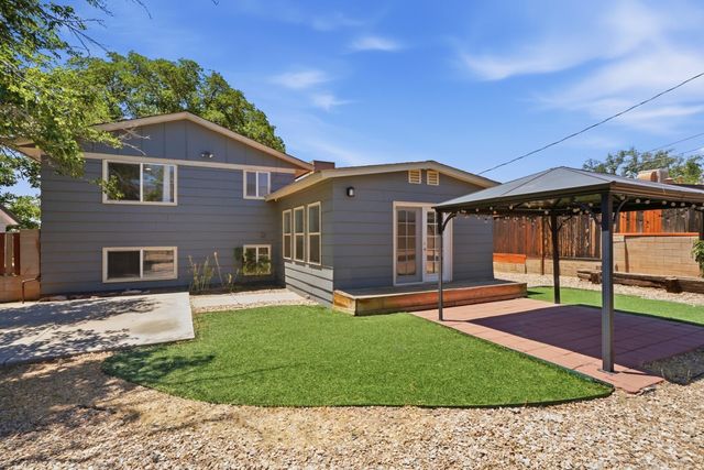 2722 June Street NE, Albuquerque, NM 87112