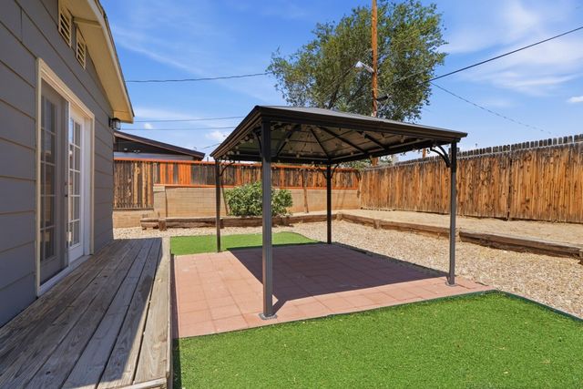 2722 June Street NE, Albuquerque, NM 87112